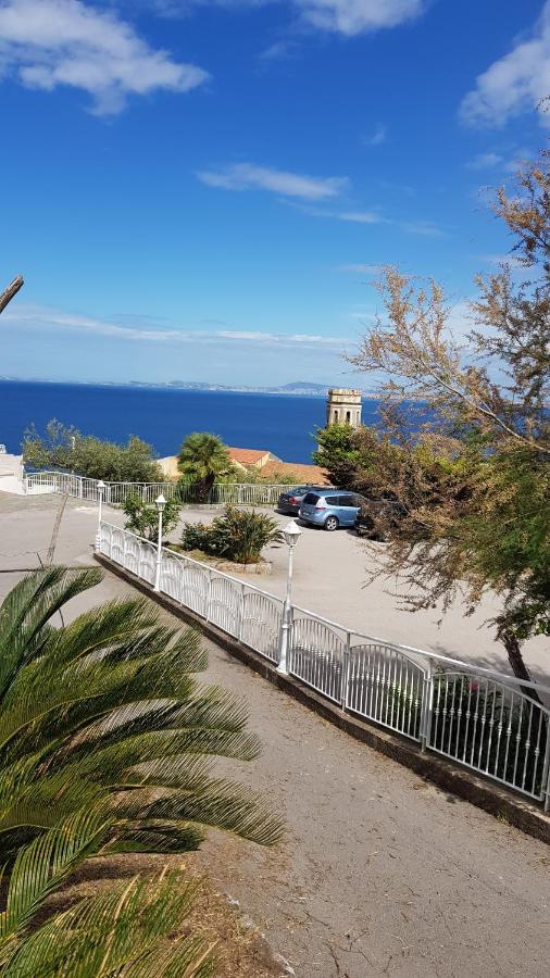 Hotel Lucia Castellammare di Stabia Exteriör bild