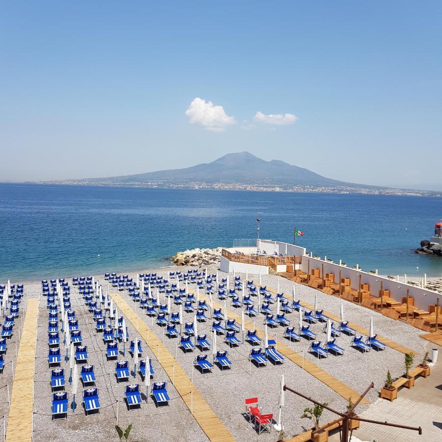 Hotel Lucia Castellammare di Stabia Exteriör bild