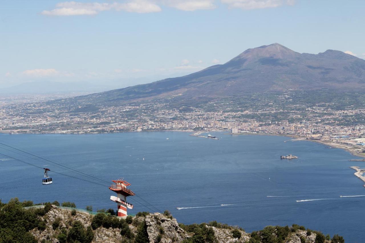 Hotel Lucia Castellammare di Stabia Exteriör bild